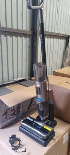 Eureka Rapidwash NEW430 vezeték nélküli nedves-száraz porszívó kárpittisztító törlő funkcióval több felületre, állatszőr, LED kijelző, öntisztító és szárító funkció, hangnavigáció 