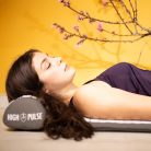 High Pulse akupresszúrás szett – szürke akupresszúrás matrac, párna, 5 gyűrű és poszter