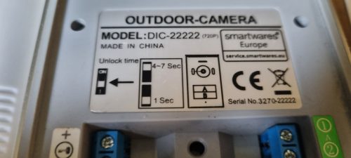 Smartwares DIC-22222 Video Intercom rendszer, 720p HD, 7" (17,8 cm) LCD monitor, Pan/billent kamera, Automatikus felvétel funkció, Éjszakai látás, 2 lakásos készlet, Ezüst 