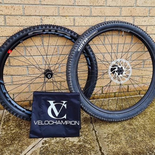 VeloChampion vízálló kerékpár keréktáska 650b / 700c / 26" – könnyű és hordozható kerékpártáska országúti, verseny, terep és MTB kerékhez (2 darabos szett)