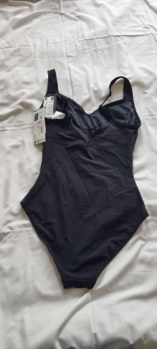 ARENA Damen W Vertigo One Piece C Cup R egyrészes fürdőruha 40 -es méret